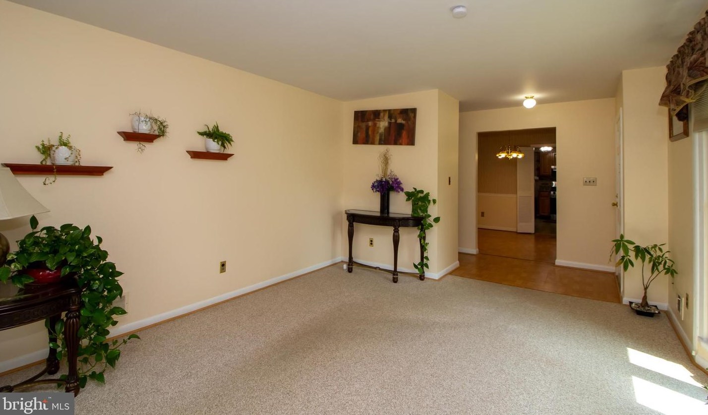 4022 Dee Jay Dr, Ellicott MD 21042-5612 exterior