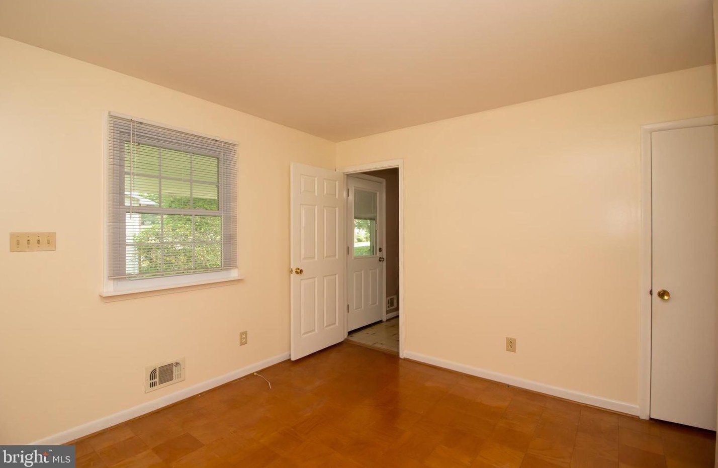 4022 Dee Jay Dr, Ellicott MD 21042-5612 exterior