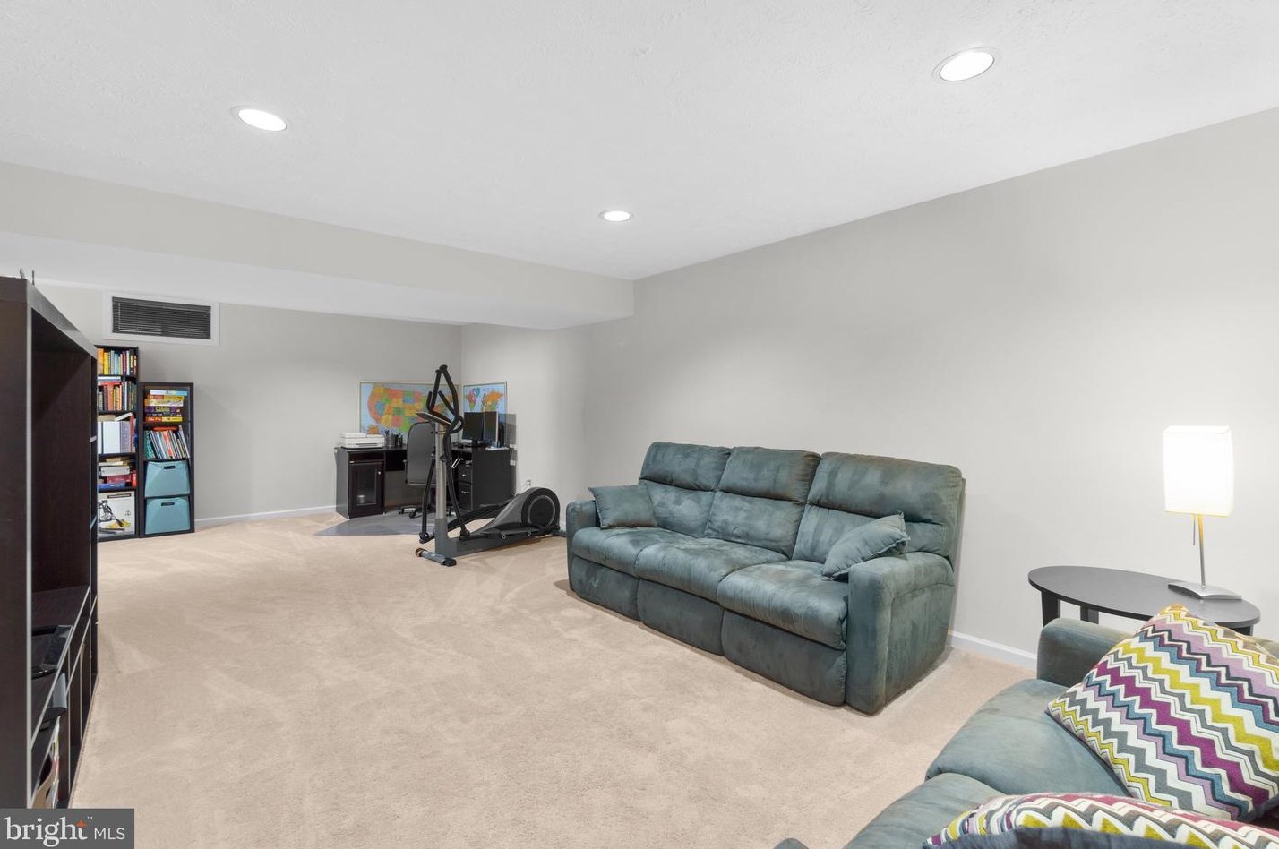 6401 Sedgwick St, Baltimore MD 21075-6198 exterior