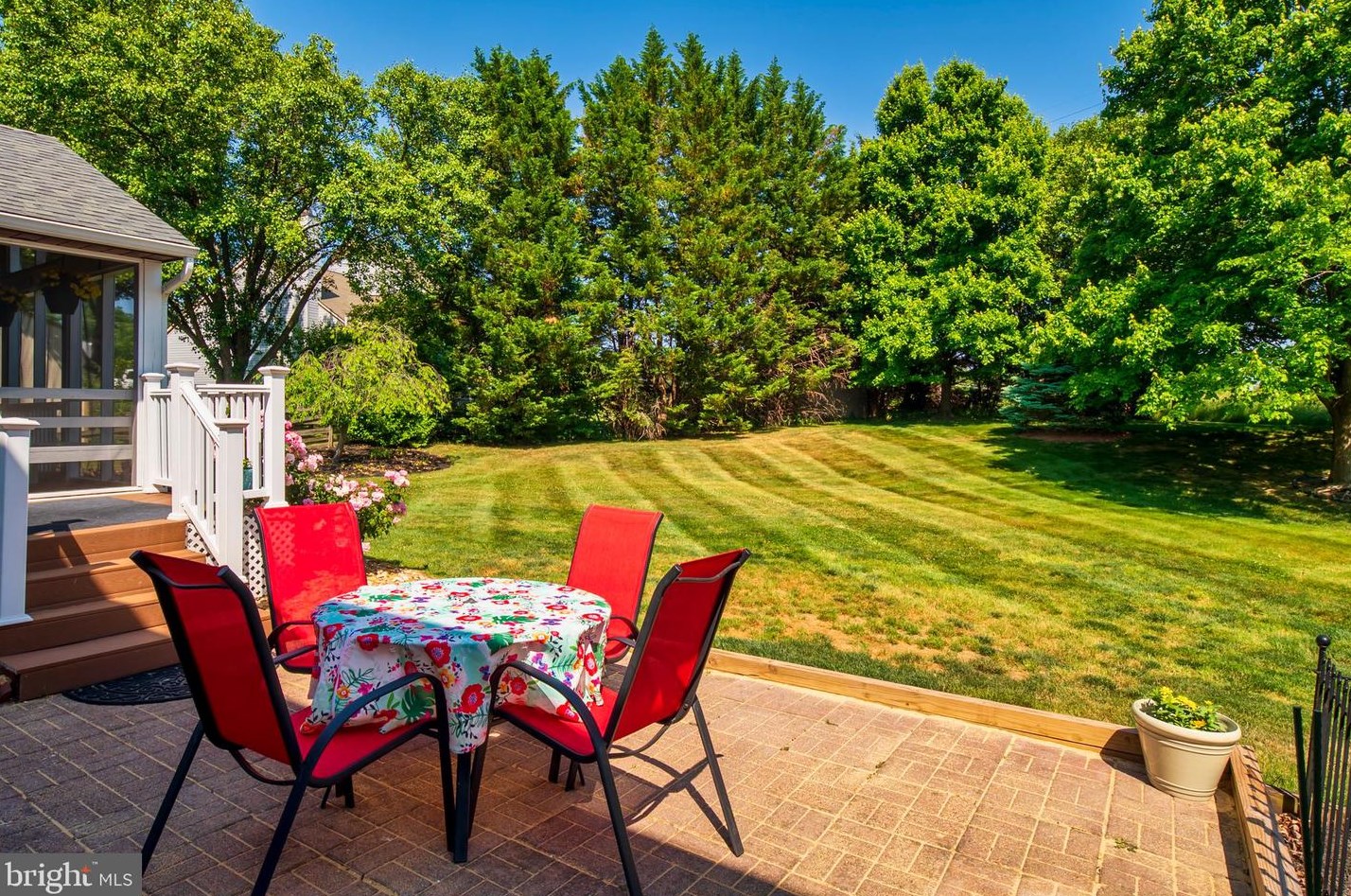 5229 Rising Sun Ln, Ellicott MD 21043-6302 exterior