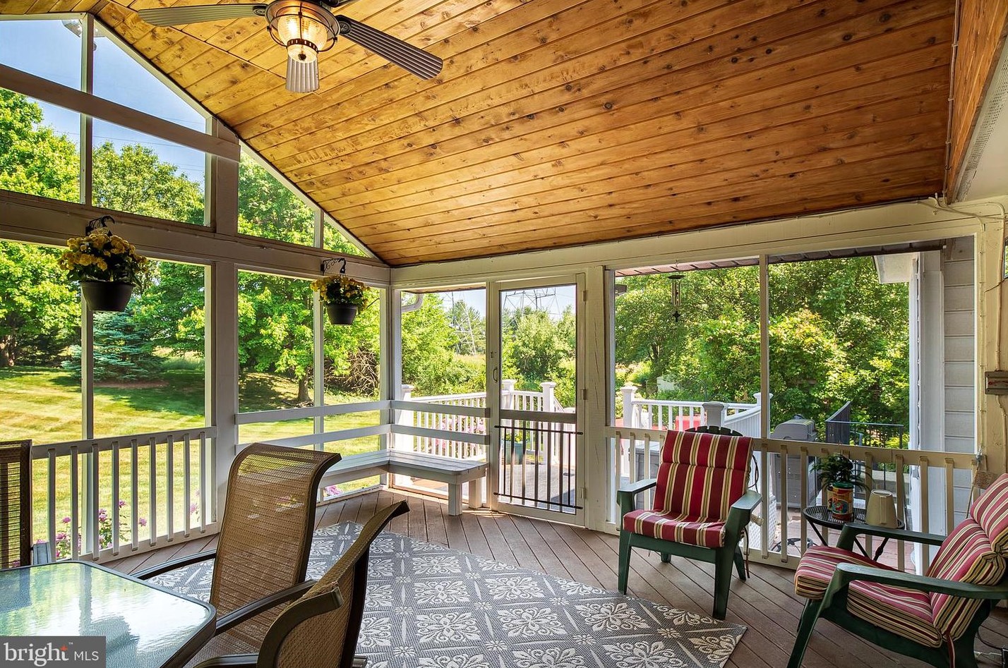 5229 Rising Sun Ln, Ellicott MD 21043-6302 exterior