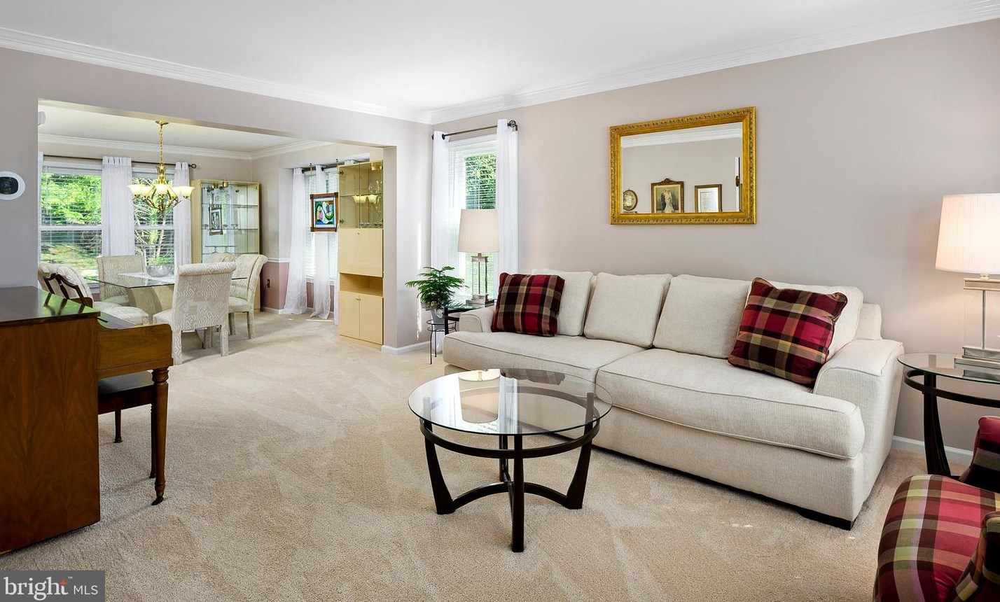 5229 Rising Sun Ln, Ellicott MD 21043-6302 exterior