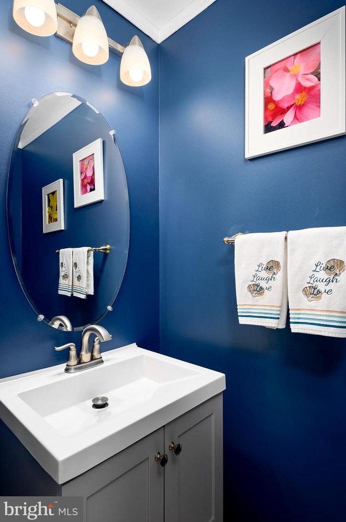 5229 Rising Sun Ln, Ellicott MD 21043-6302 exterior