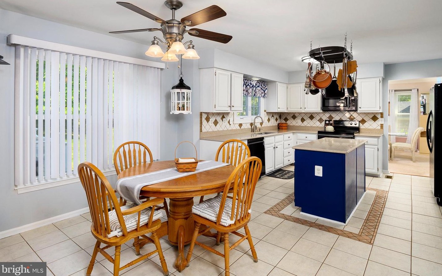 5229 Rising Sun Ln, Ellicott MD 21043-6302 exterior