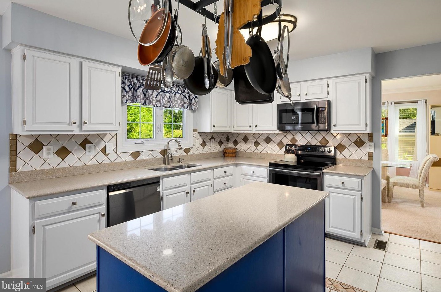 5229 Rising Sun Ln, Ellicott MD 21043-6302 exterior