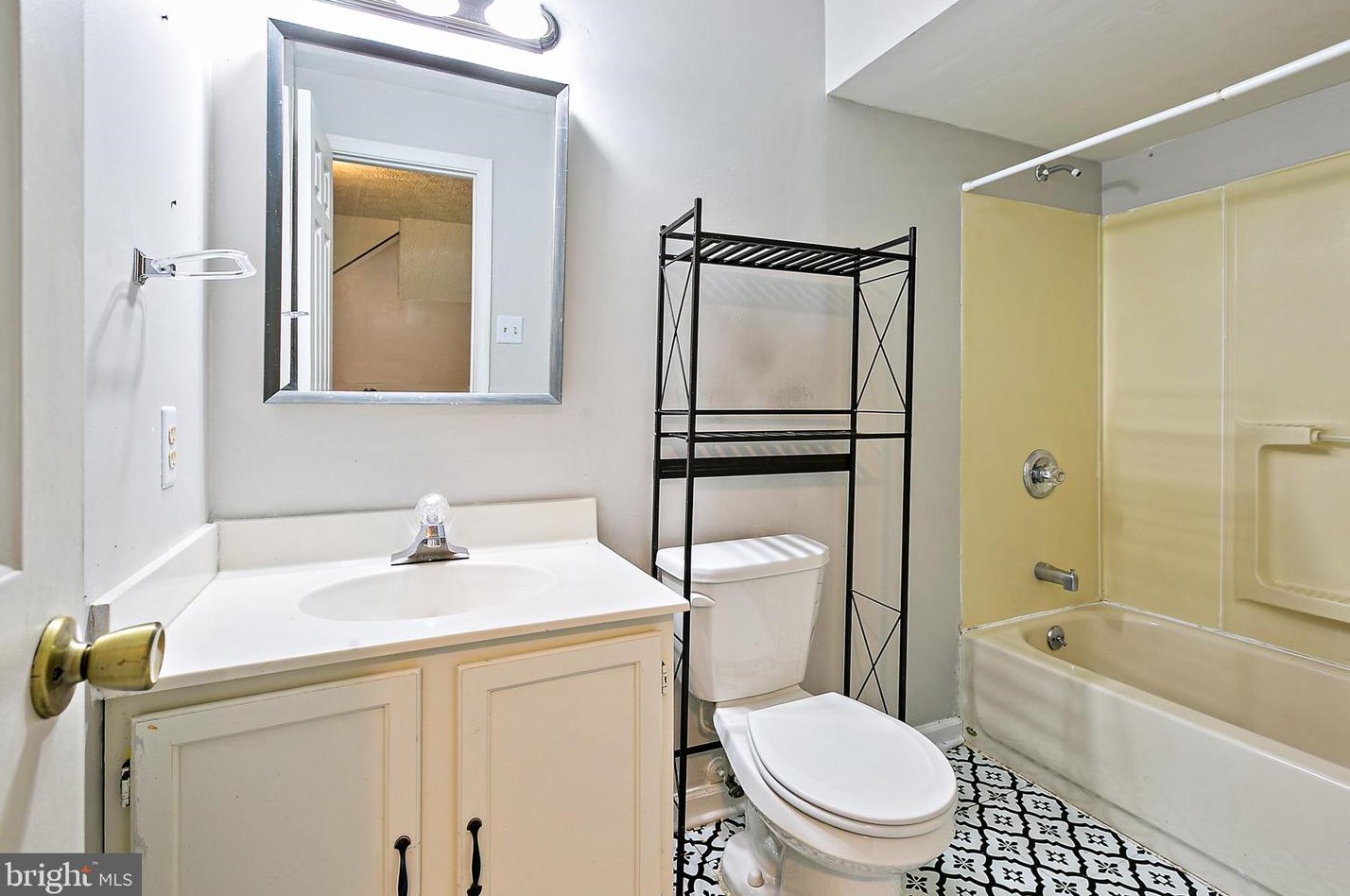 8776 Manahan Dr, Ellicott MD 21043-5404 exterior