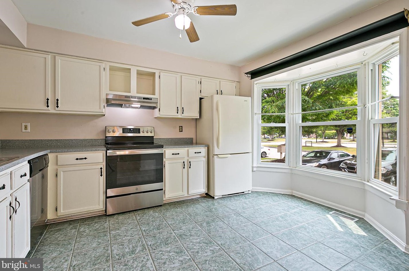 8776 Manahan Dr, Ellicott MD 21043-5404 exterior