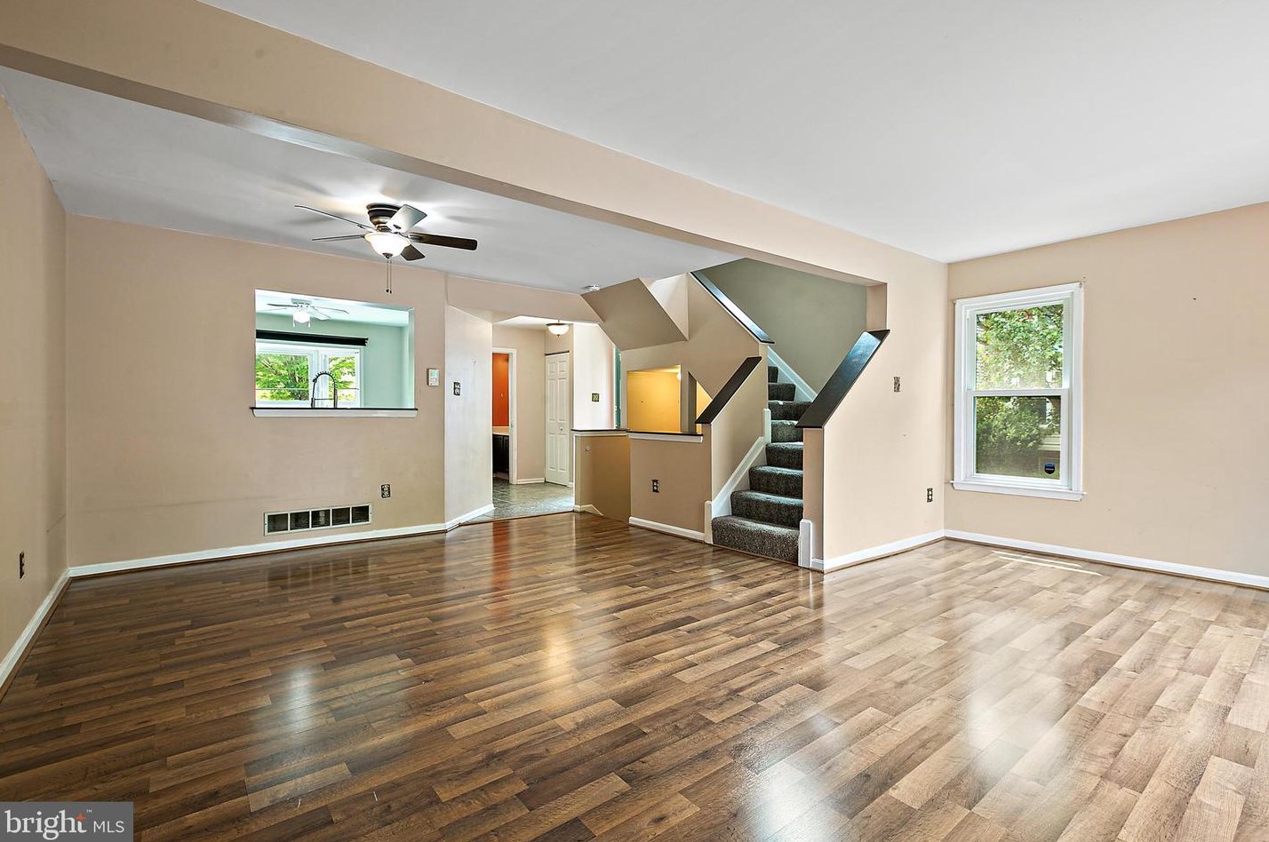 8776 Manahan Dr, Ellicott MD 21043-5404 exterior