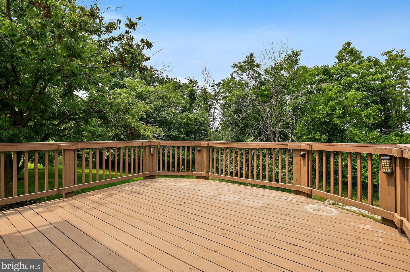 8776 Manahan Dr, Ellicott MD 21043-5404 exterior