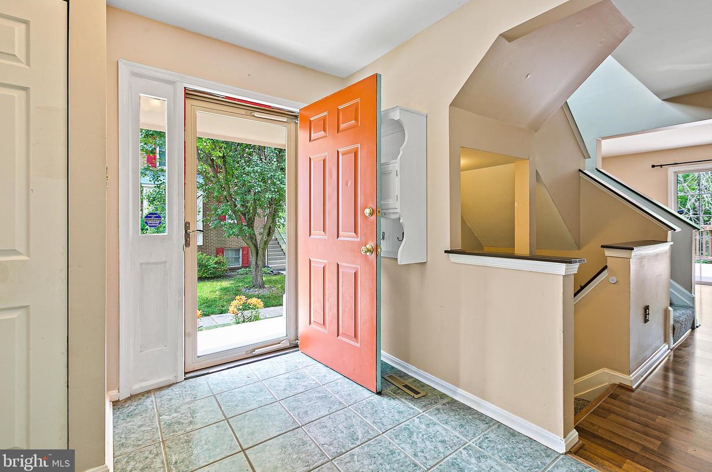 8776 Manahan Dr, Ellicott MD 21043-5404 exterior