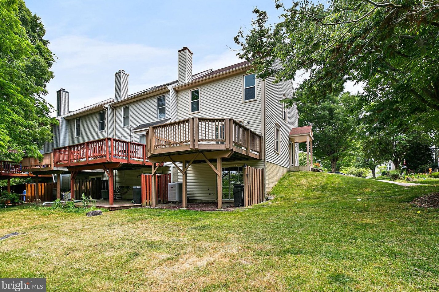 8776 Manahan Dr, Ellicott MD 21043-5404 exterior