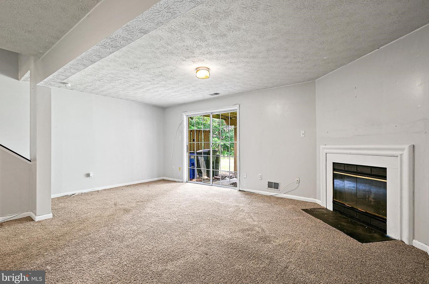 8776 Manahan Dr, Ellicott MD 21043-5404 exterior