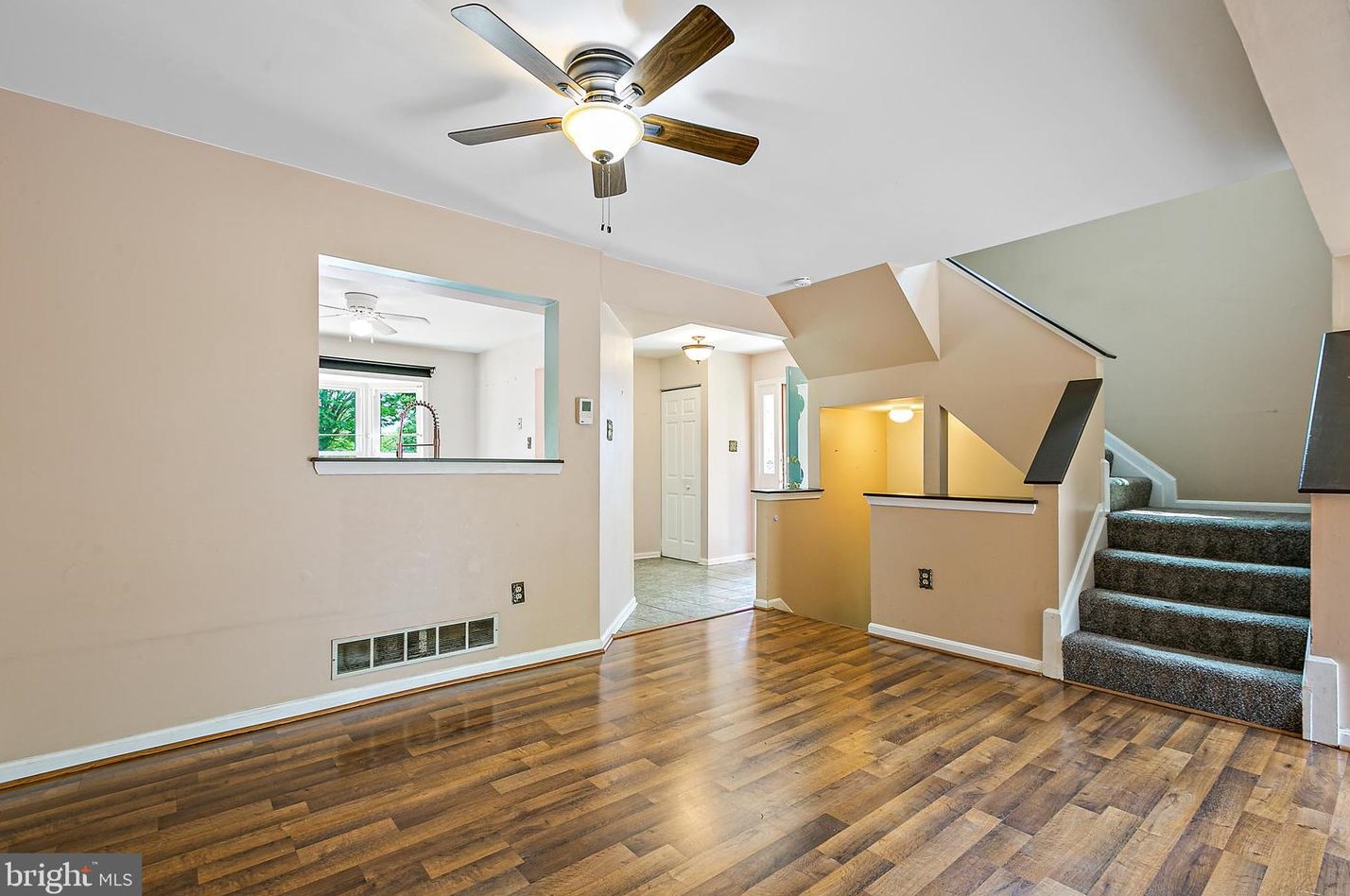 8776 Manahan Dr, Ellicott MD 21043-5404 exterior