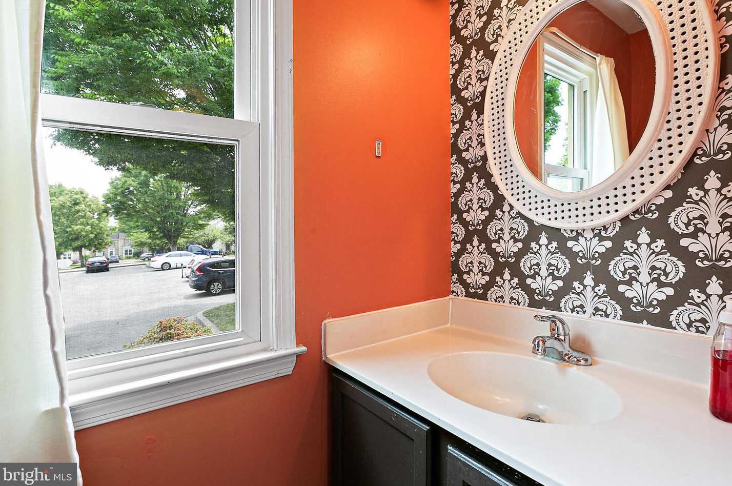 8776 Manahan Dr, Ellicott MD 21043-5404 exterior