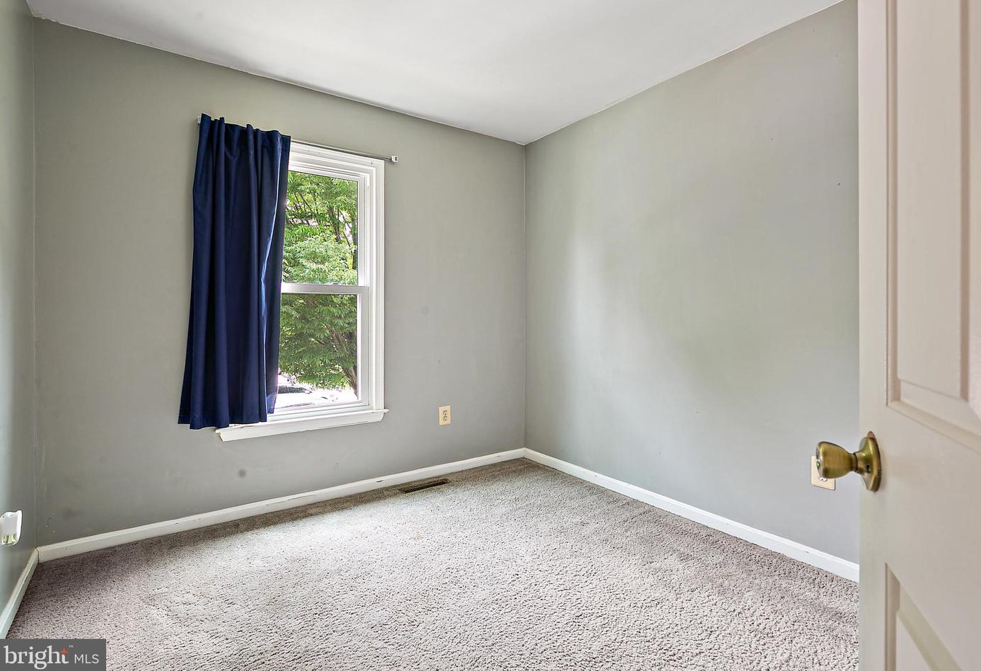 8776 Manahan Dr, Ellicott MD 21043-5404 exterior