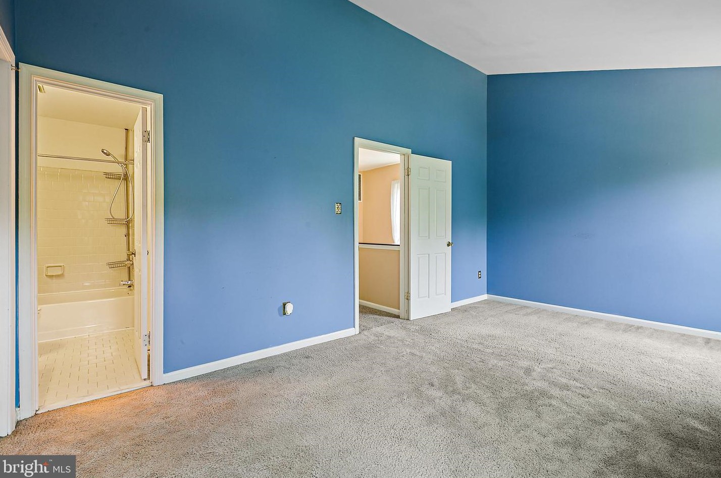 8776 Manahan Dr, Ellicott MD 21043-5404 exterior