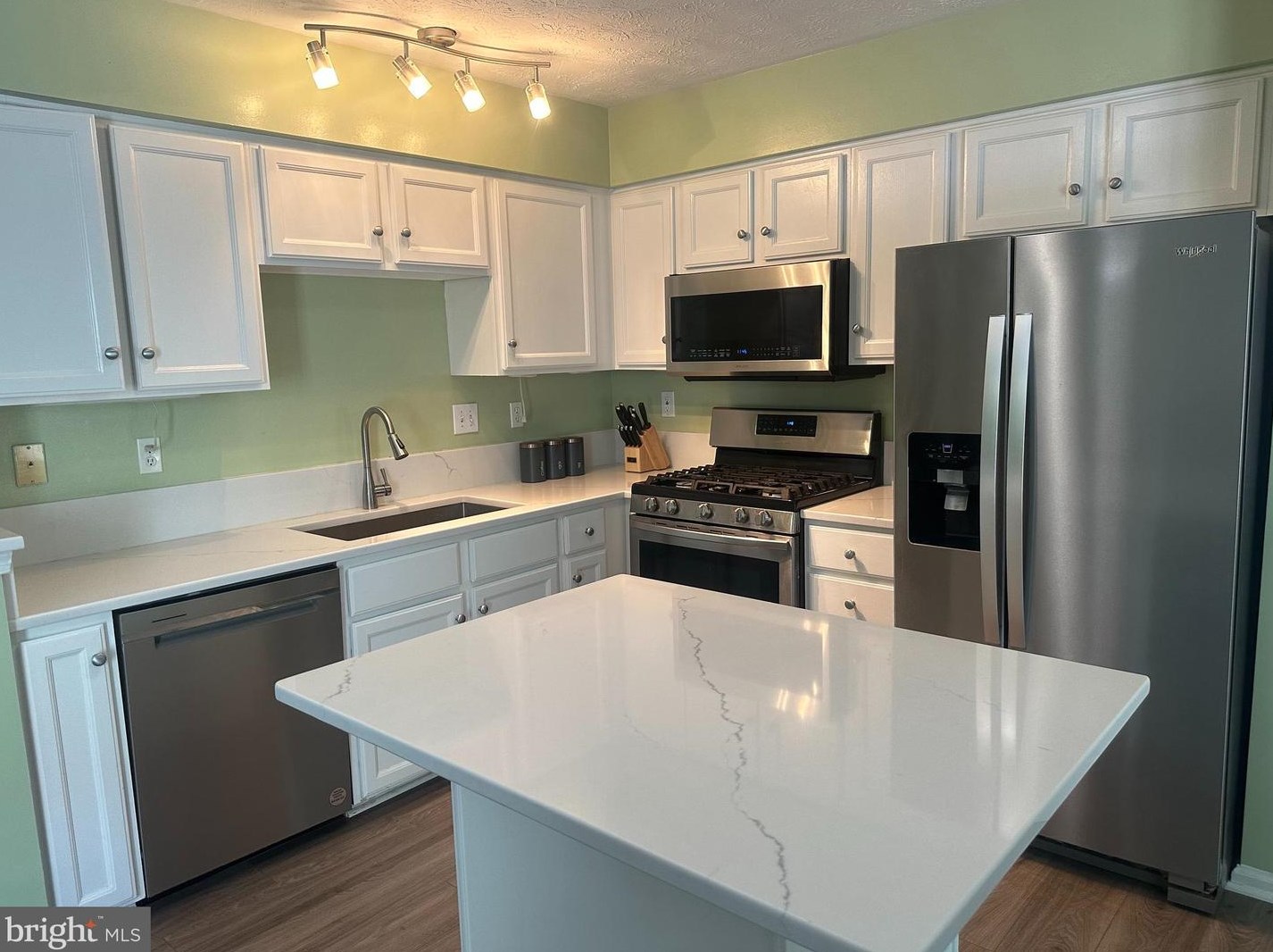 8711 Rochelle Dr, Ellicott MD  21043-4002 exterior