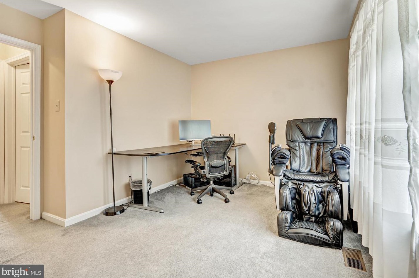 6104 Hunt Club Rd, Baltimore MD  21075-5518 exterior