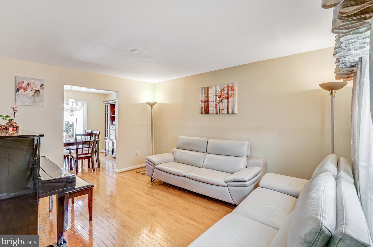 6104 Hunt Club Rd, Baltimore MD  21075-5518 exterior