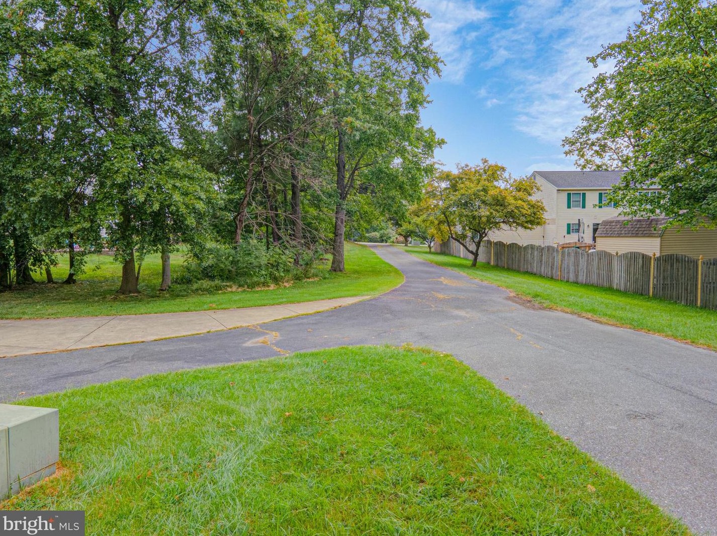 6104 Hunt Club Rd, Baltimore MD  21075-5518 exterior