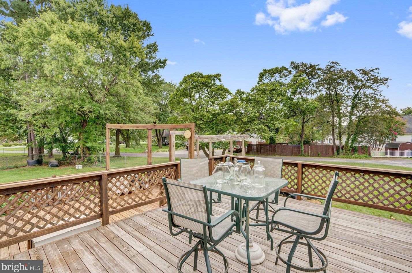 6104 Hunt Club Rd, Baltimore MD  21075-5518 exterior