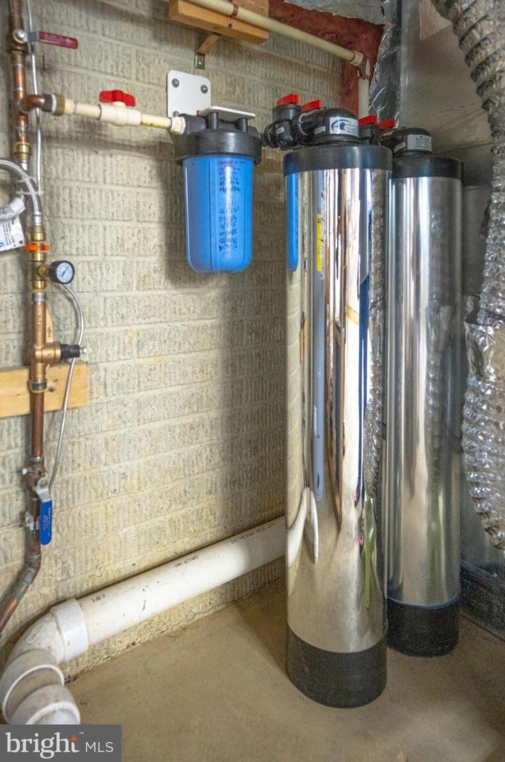 6104 Hunt Club Rd, Baltimore MD  21075-5518 exterior