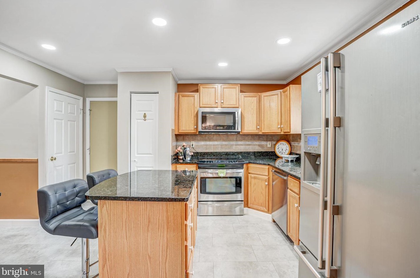 6104 Hunt Club Rd, Baltimore MD  21075-5518 exterior