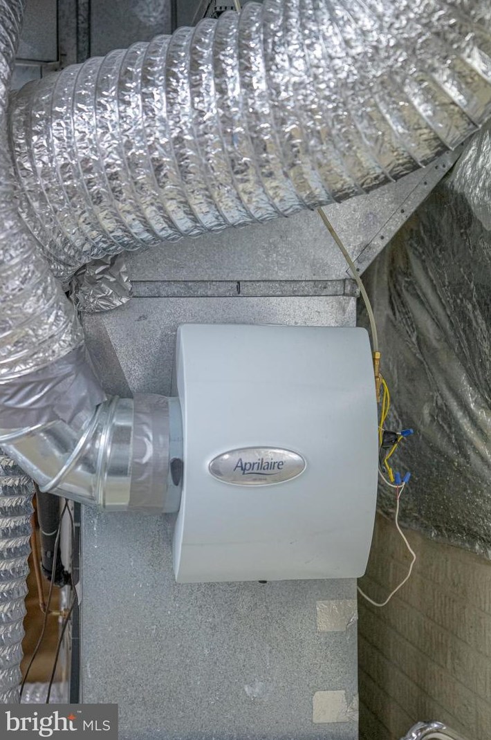 6104 Hunt Club Rd, Baltimore MD  21075-5518 exterior