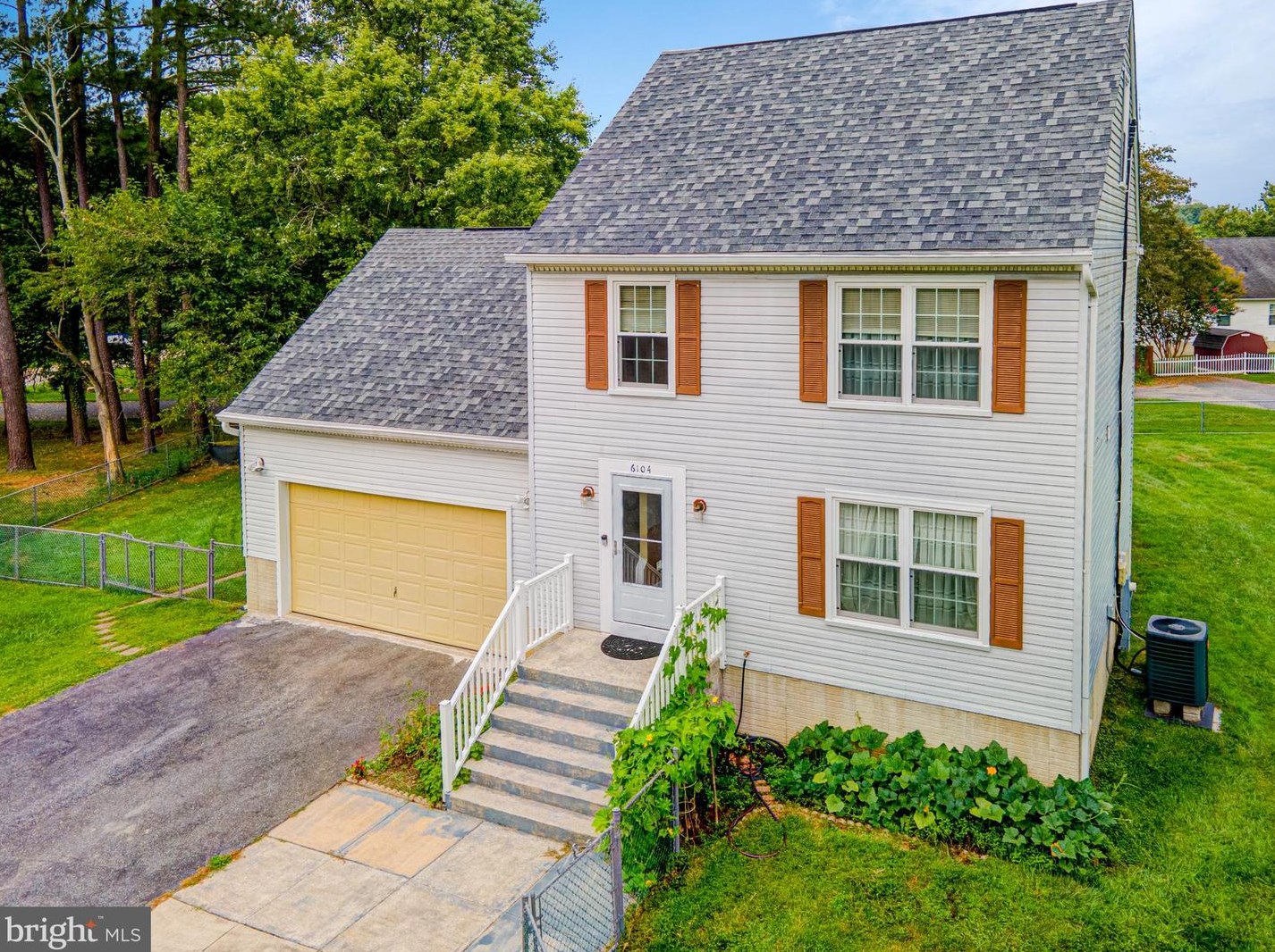 6104 Hunt Club Rd, Baltimore MD  21075-5518 exterior