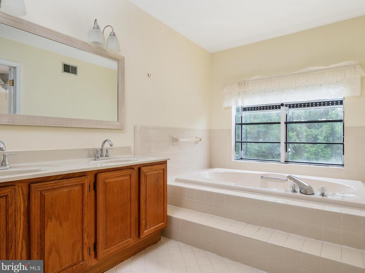 3709 Dorsey Search Cir, Ellicott MD 21042-3753 exterior