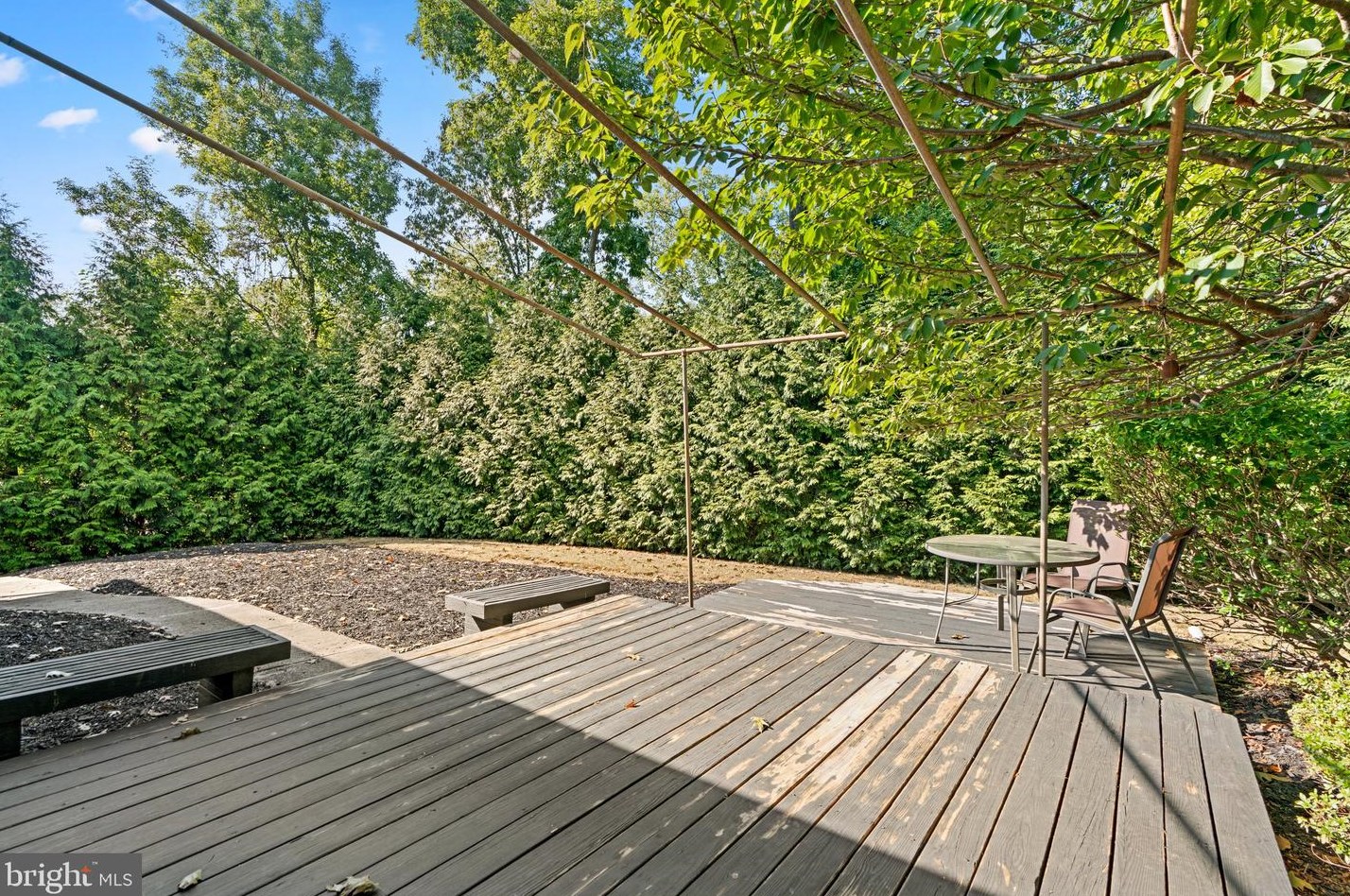 9001 Overhill Dr, Ellicott MD 21042-5221 exterior