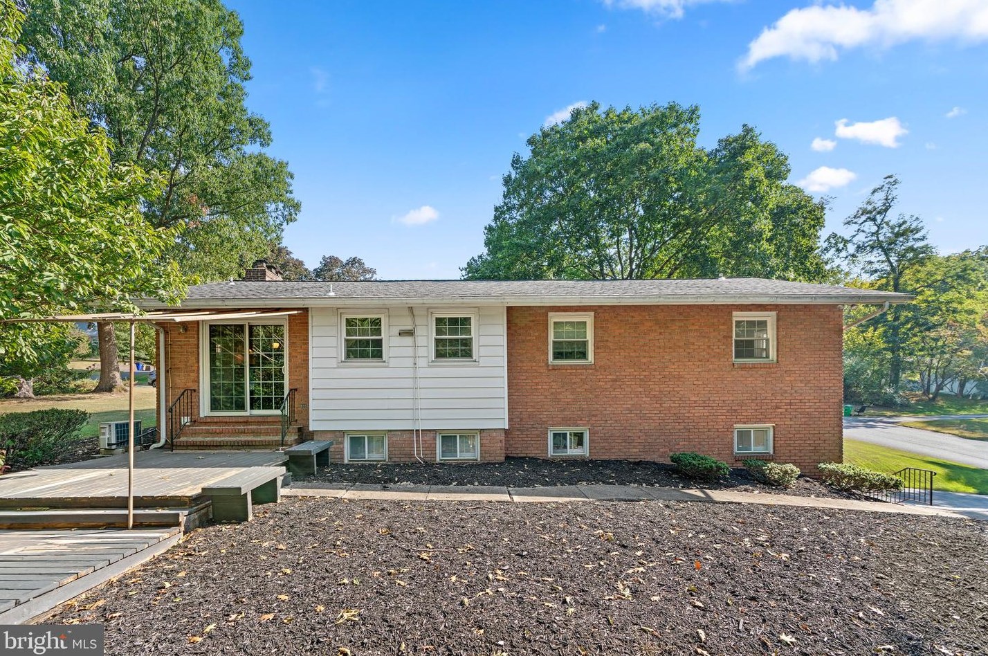 9001 Overhill Dr, Ellicott MD 21042-5221 exterior