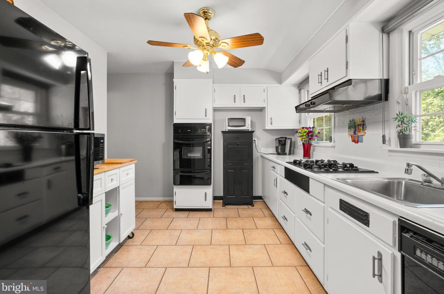 9001 Overhill Dr, Ellicott MD 21042-5221 exterior