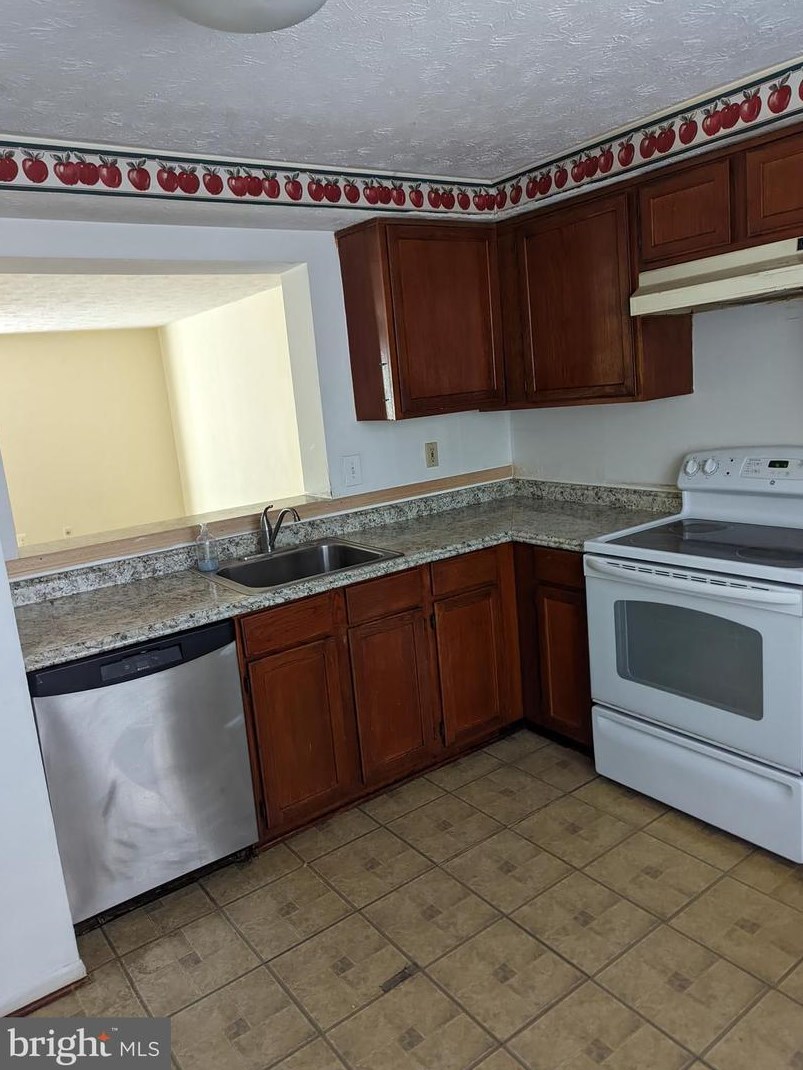 6316 Green Field Rd, Baltimore MD  21075-5273 exterior
