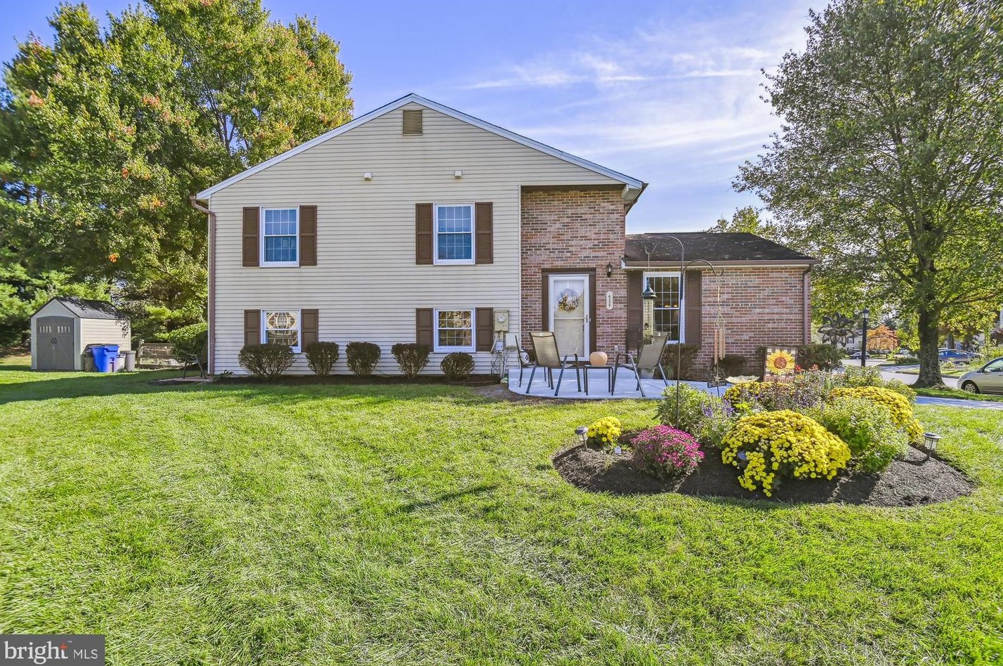 6239 Blue Dart Pl, Columbia MD  21045-4454 exterior