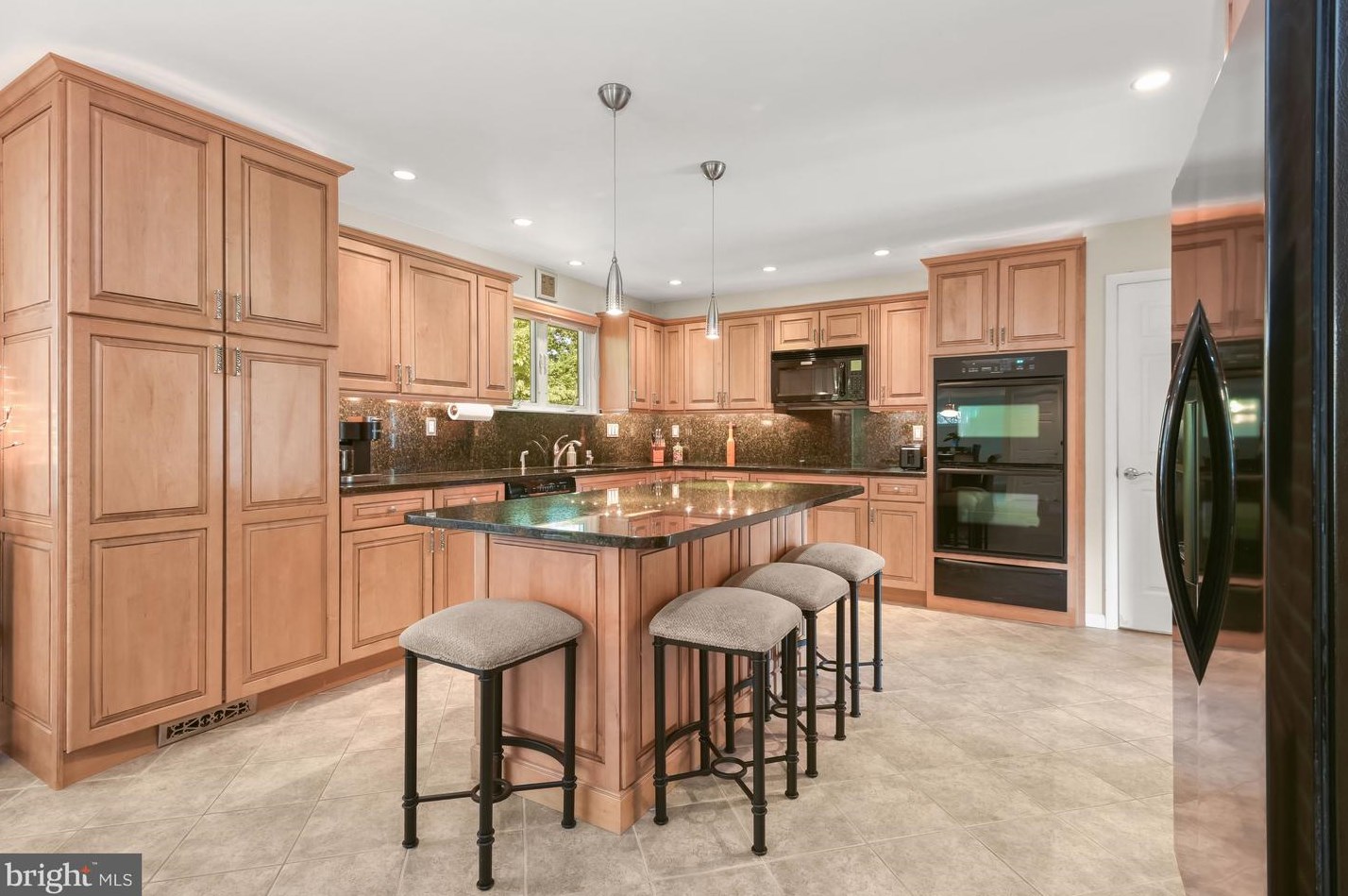 9921 Carrigan Dr, Ellicott MD 21042-3644 exterior