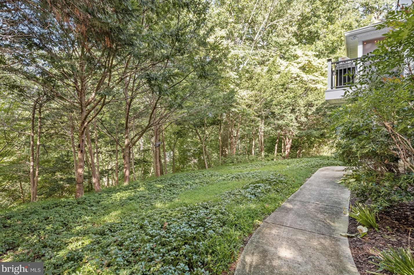 9921 Carrigan Dr, Ellicott MD 21042-3644 exterior