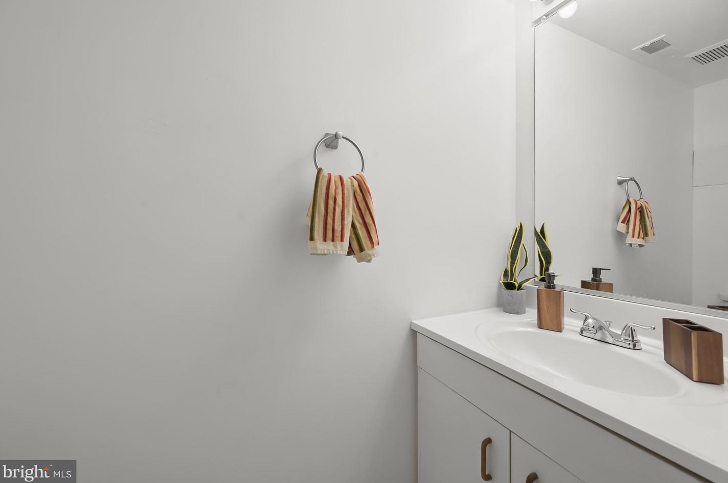 7708 Chatfield Ln, Ellicott MD  21043-7900 exterior