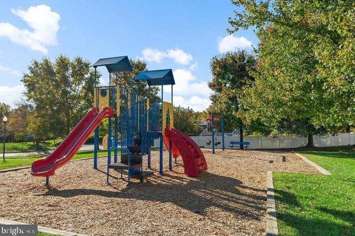 7603 Coachlight Ln, Ellicott MD 21043-7943 exterior