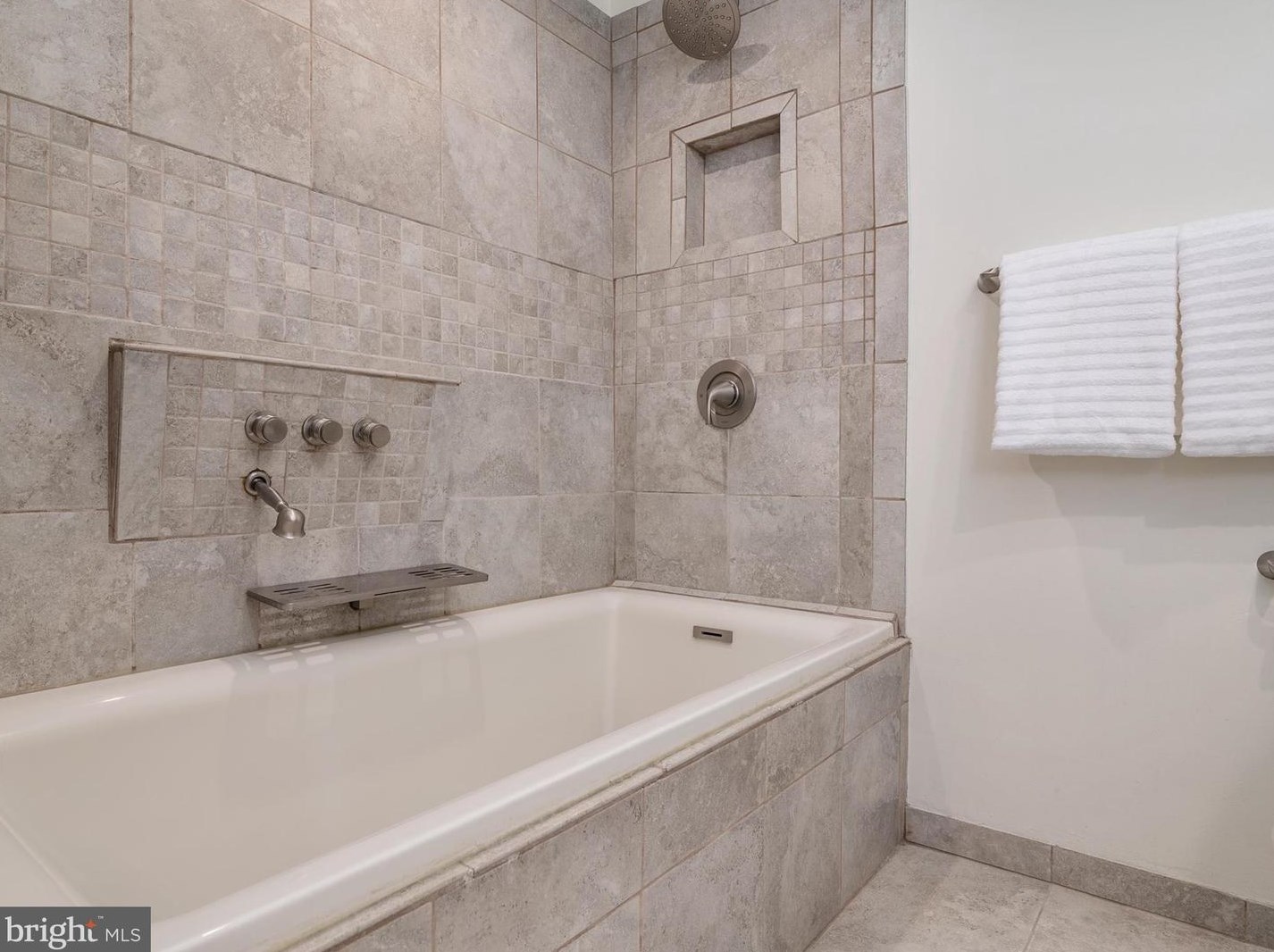 10136 Kings Bench Ct, Ellicott MD  21042-5649 exterior