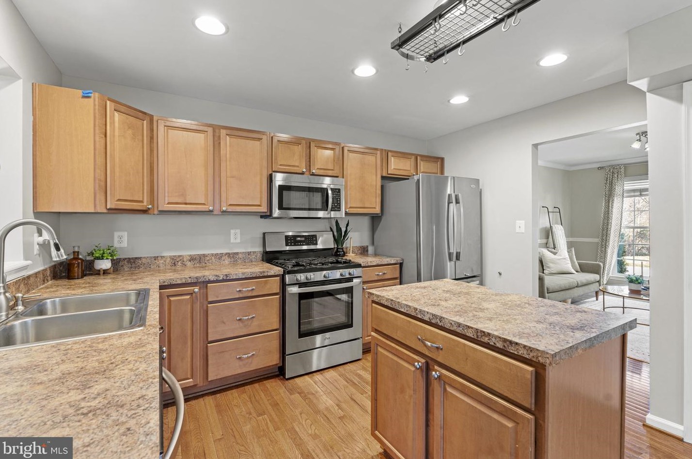 6994 Elm Ave, Baltimore MD  21075-6790 exterior