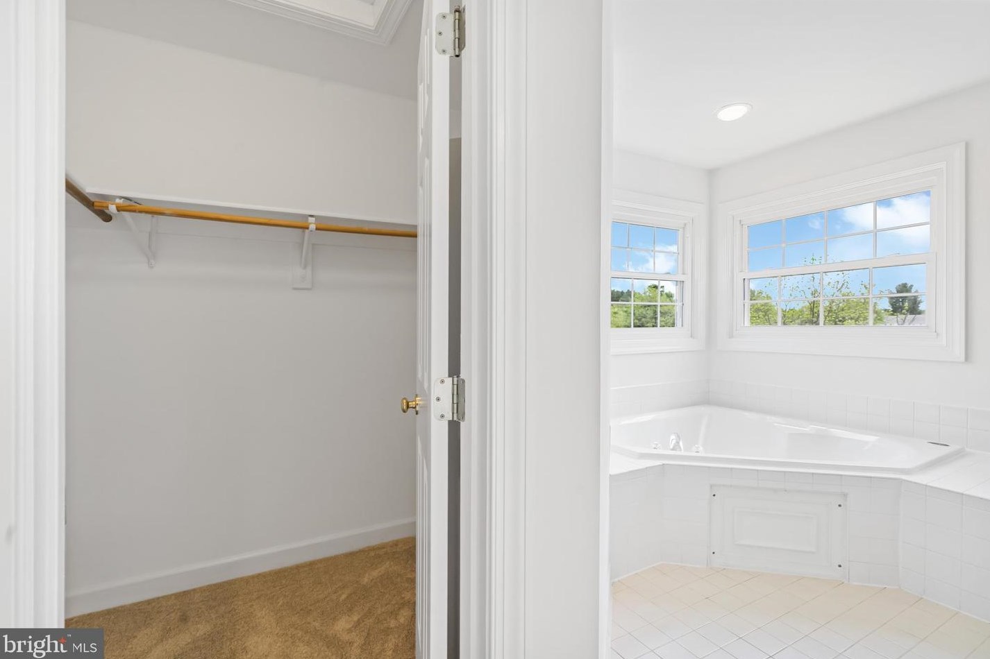 5350 Heatherland Ct, Ellicott MD 21043-7238 exterior