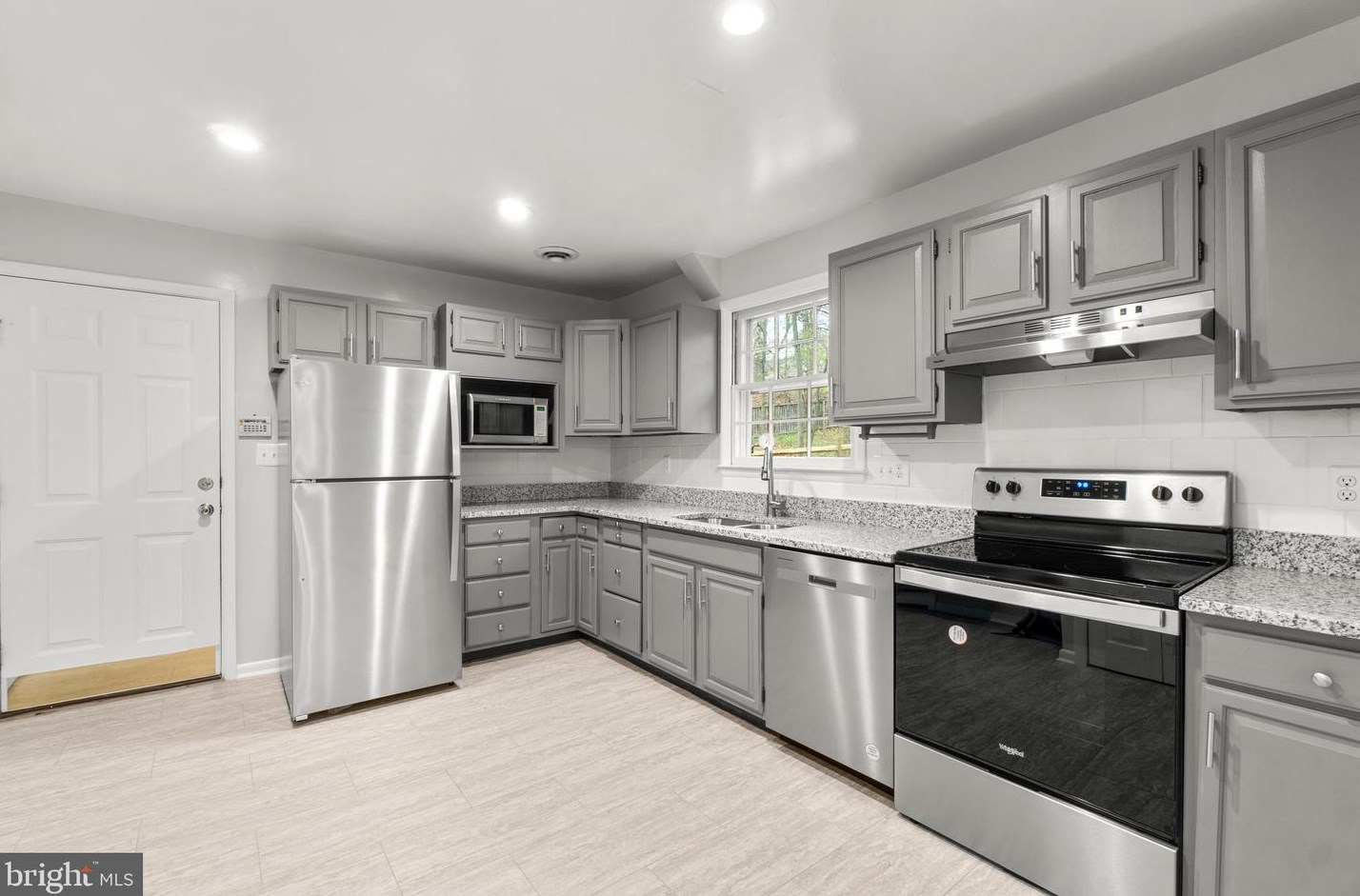 2929 Pinewick Rd, Ellicott MD 21042-2243 exterior