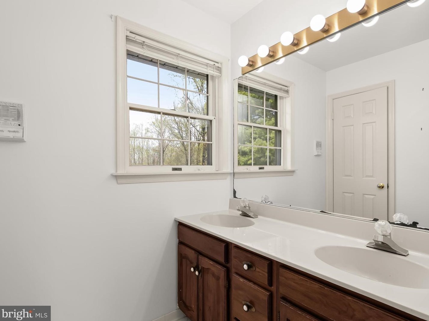 9035 Furrow Ave, Ellicott MD 21042-1841 exterior