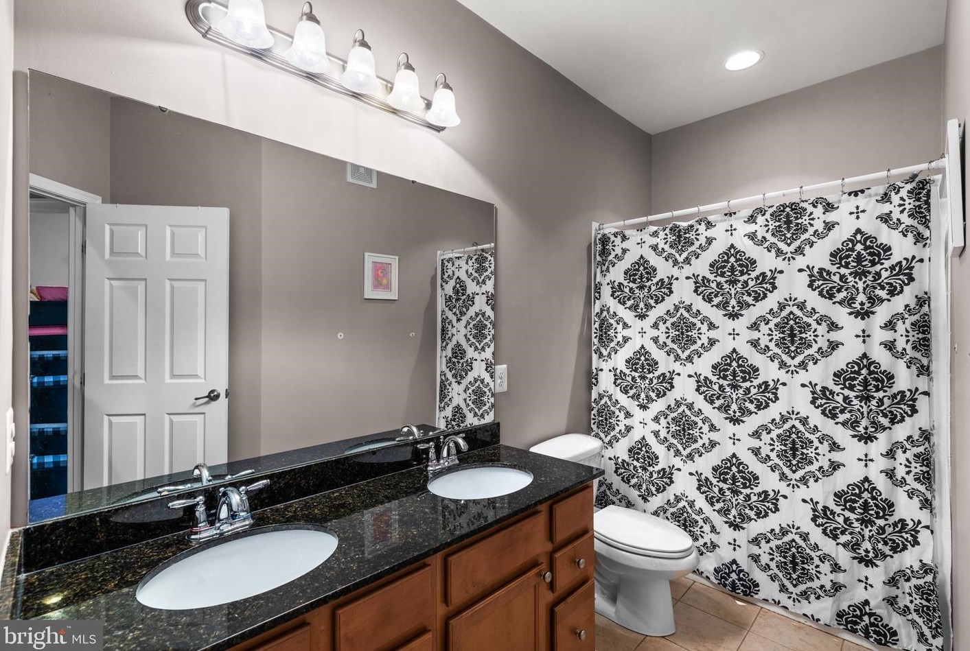 7104 Daniel John Dr, Baltimore MD  21075-5452 exterior