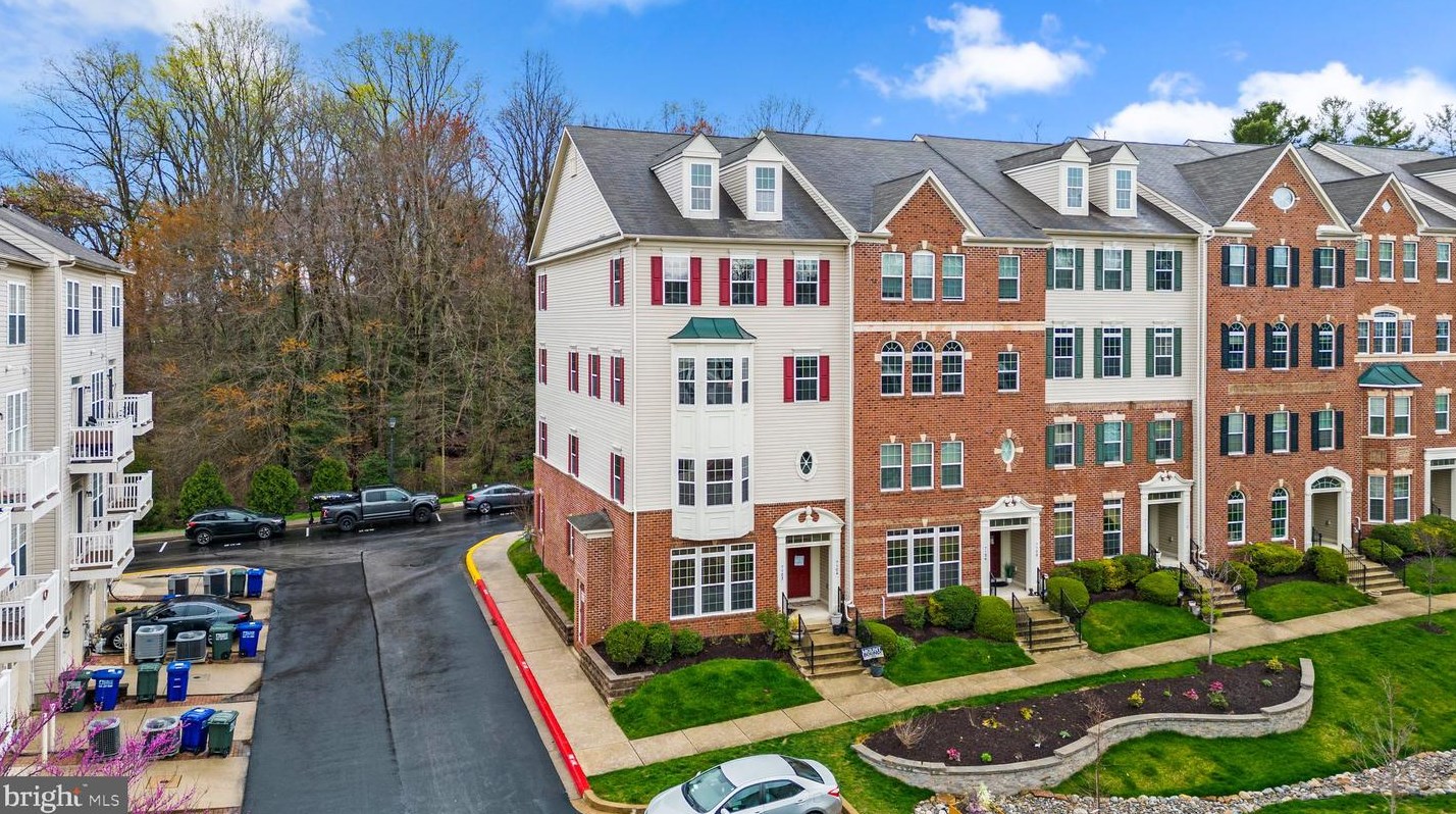 7104 Daniel John Dr, Baltimore MD  21075-5452 exterior