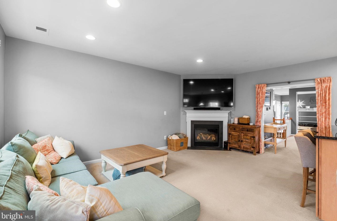 7104 Daniel John Dr, Baltimore MD  21075-5452 exterior