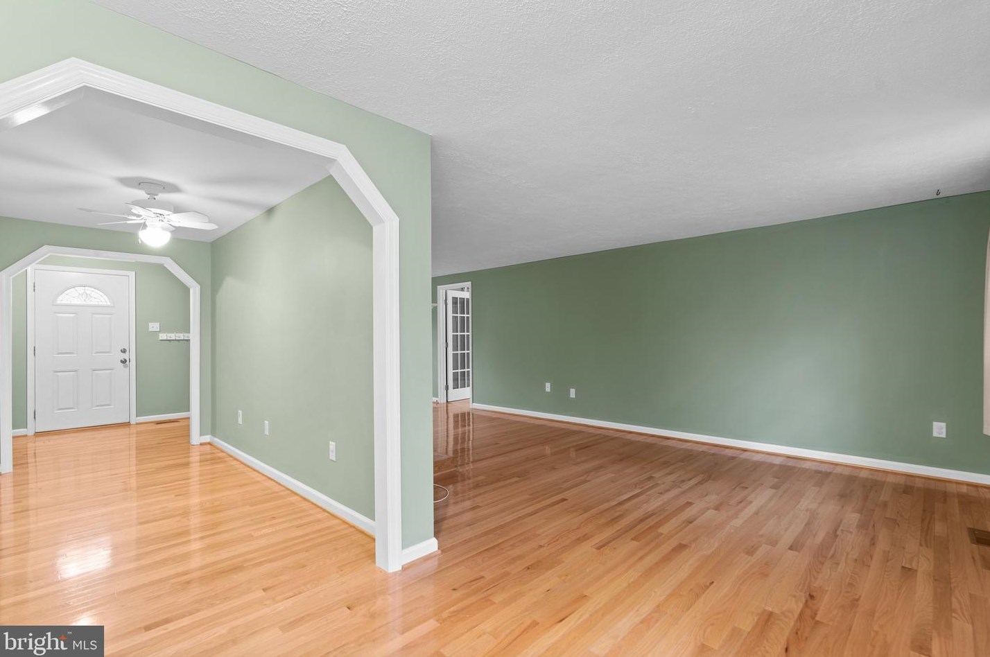 6824 Pyramid Way, Columbia MD 21044-4118 exterior