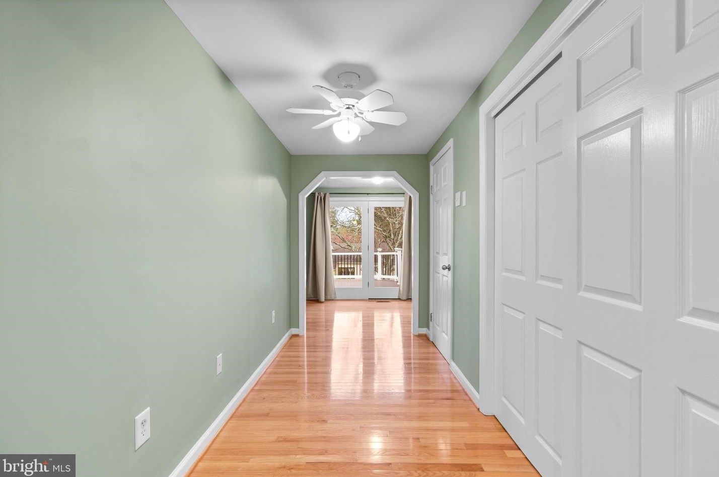 6824 Pyramid Way, Columbia MD 21044-4118 exterior