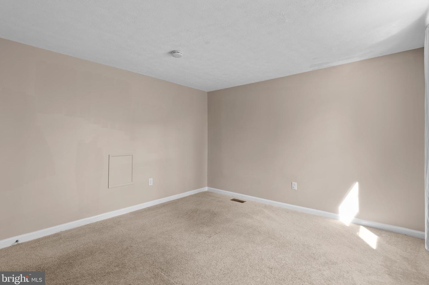 6824 Pyramid Way, Columbia MD 21044-4118 exterior